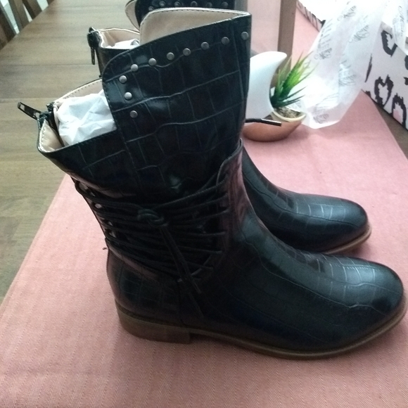 ❤️Beautiful black crock print lace up boots - Picture 3 of 5
